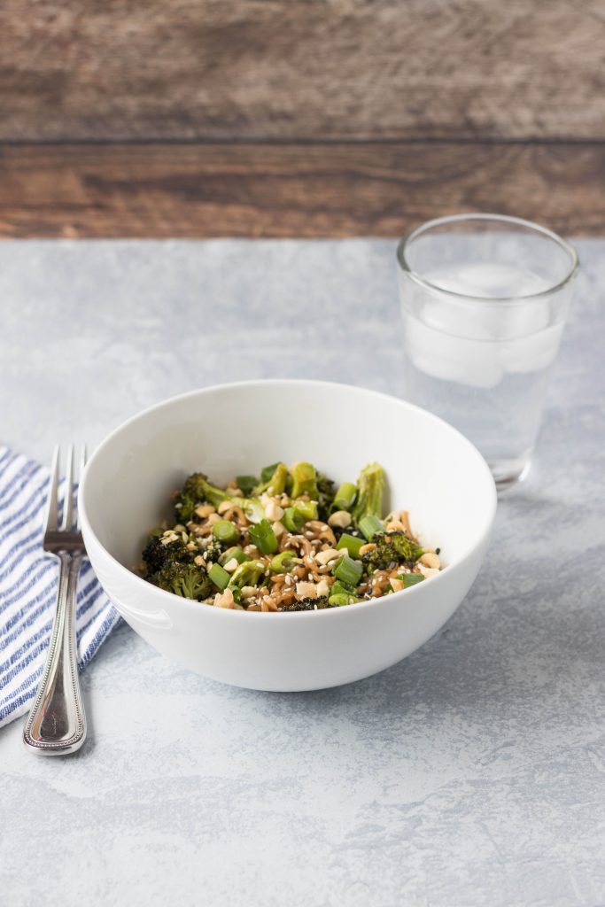 Peanut sesame Ramen with roasted broccoli. Packed with flavor! Love this recipe for a quick, healthy lunch. #sesameRamen #peanutnoodles #roastedbroccoli | https://www.roseclearfield.com