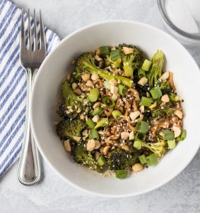 Sesame Ramen noodles with peanuts and roasted broccoli. A quick, healthy lunch idea! #sesameRamen #peanutnoodles #roastedbroccoli | https://www.roseclearfield.com