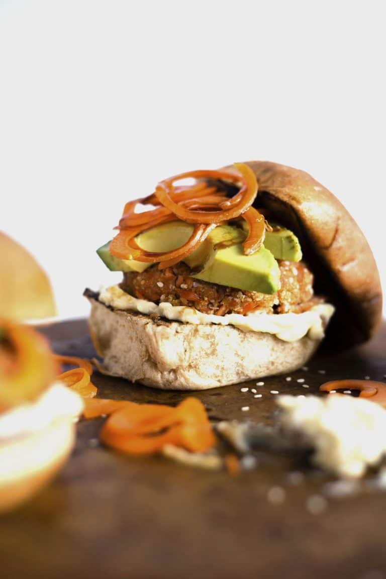 Sesame salmon burgers via The Almond Eater. Amazing flavor combination! #sesame #salmonburgers #grillingrecipe | https://www.roseclearfield.com