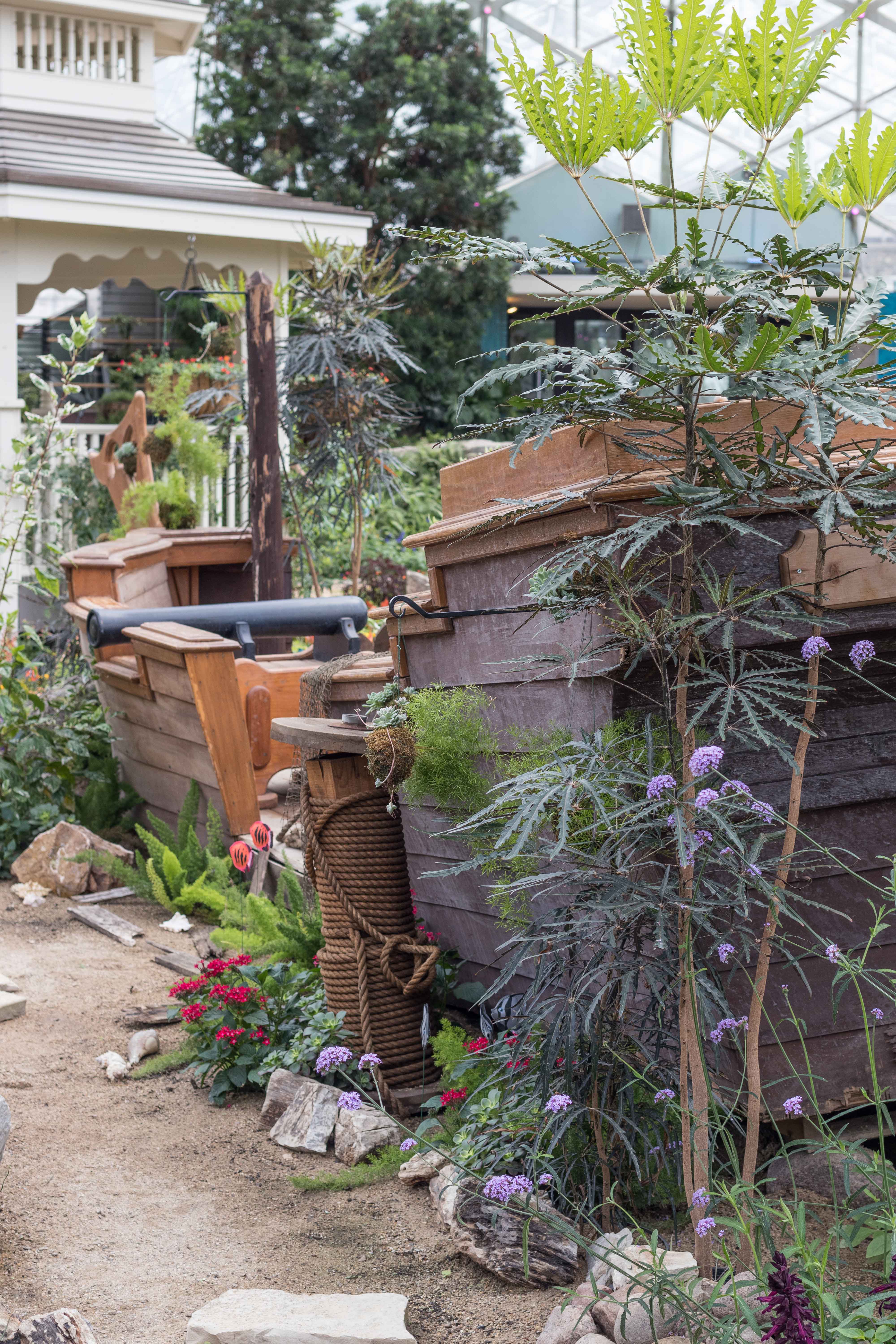 Under the Sea Summer Floral Show at the Mitchell Park Domes #MitchellParkDomes #MilwaukeeWI #floralshow #UndertheSea | https://www.roseclearfield.com