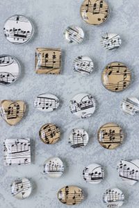 DIY sheet music glass magnets. Easy home decor item to make as gifts or to sell! #DIY #sheetmusiccraft #handmademagnets | https://www.roseclearfield.com