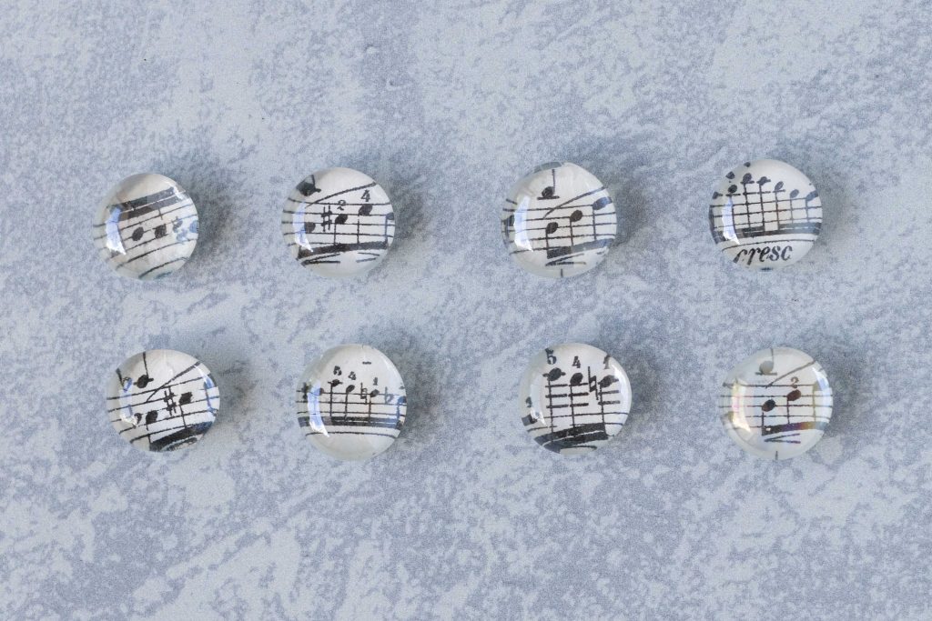 DIY decorative stone sheet music glass magnets. Easy, inexpensive home decor craft project! #DIY #sheetmusic #handmademagnets