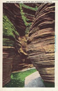 Vintage Postcard Wisconsin Dells Fat Man's Misery Cold Water Canyon